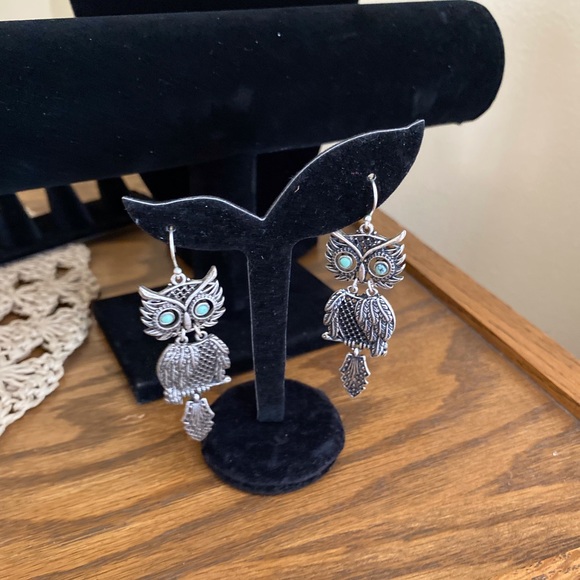 LUCKY BRAND OWL EARRINGS. NEW . NEVER WORE THEM 🦉🦉🦉❤️ - Picture 2 of 4